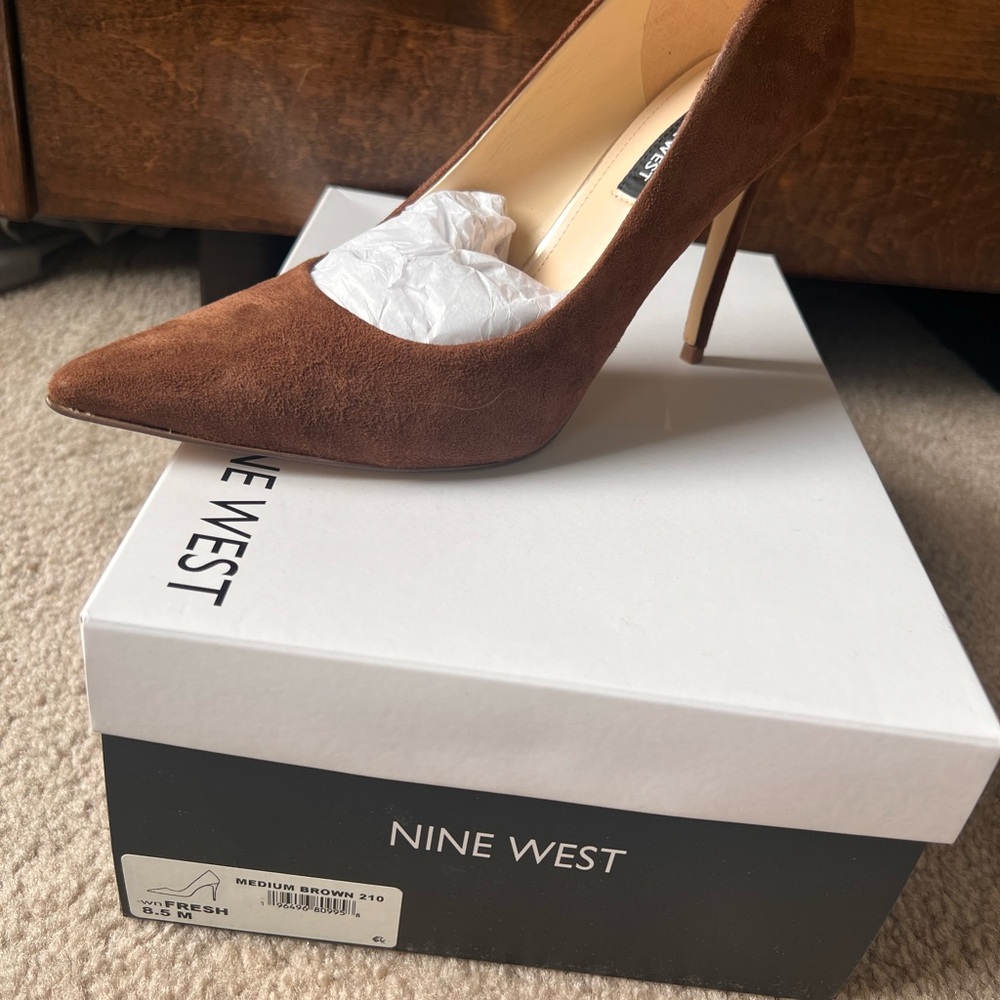 NINE WEST - medium brown suede leather heel - Picture 3 of 3